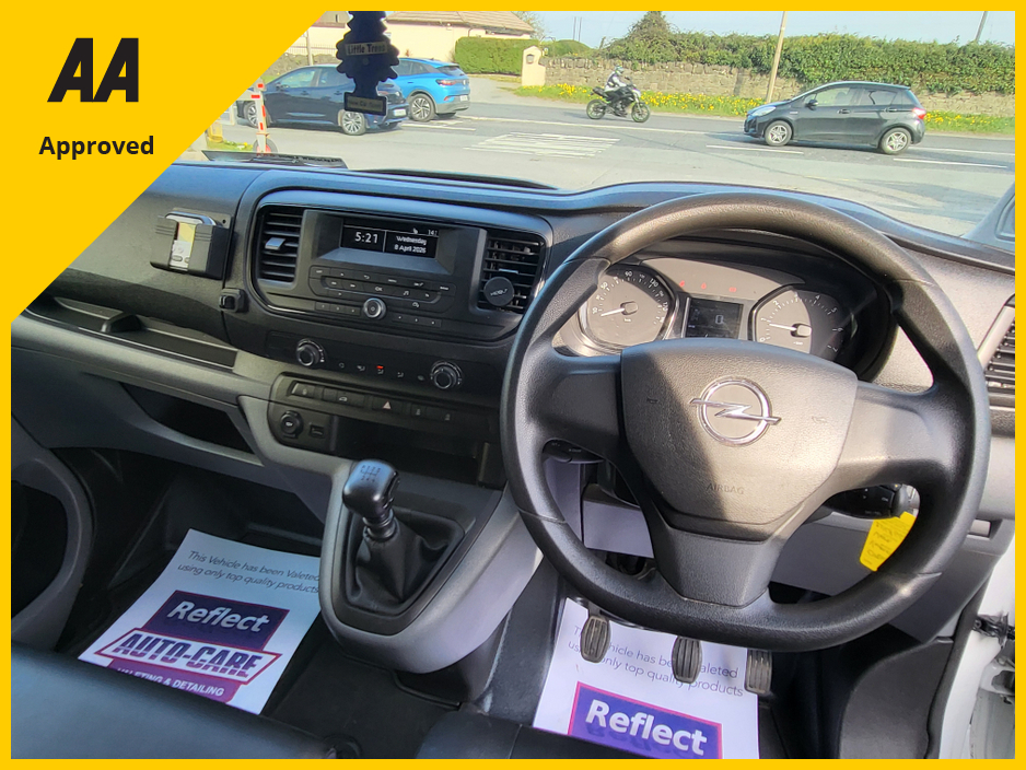 2021 Opel Vivaro - image 2