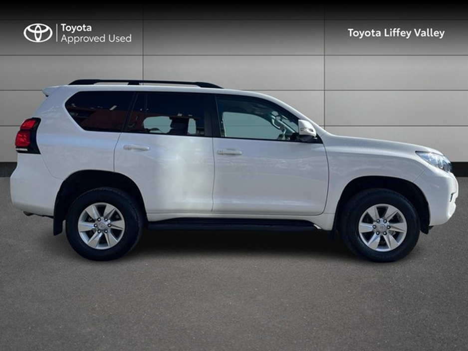 2023 Toyota Landcruiser - image 3