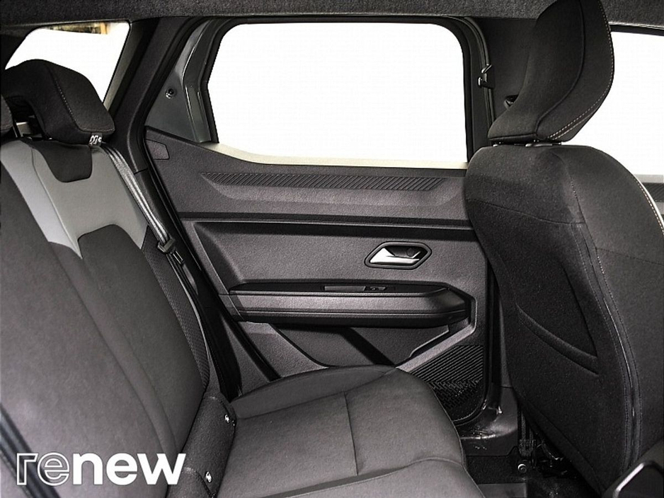 2025 Dacia Duster - image 11