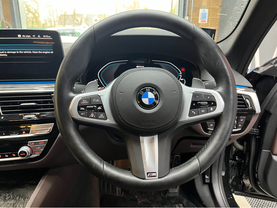 2020 BMW 5 Series - image 9