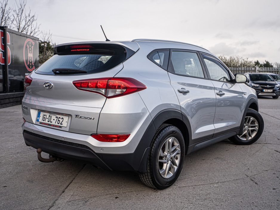 2016 Hyundai Tucson - image 2