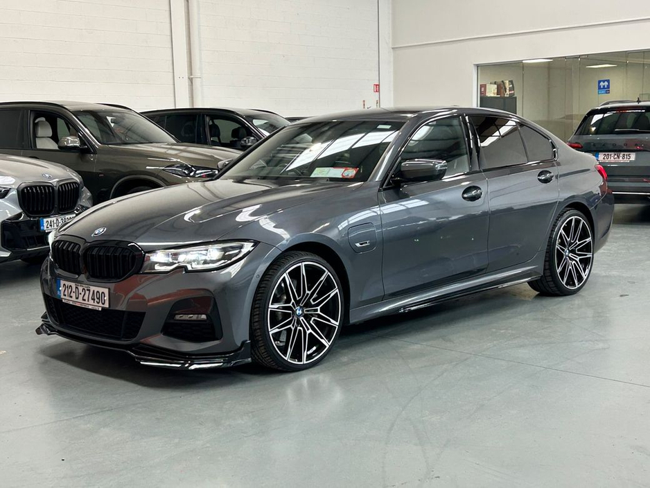 2021 BMW 3 Series - image 25