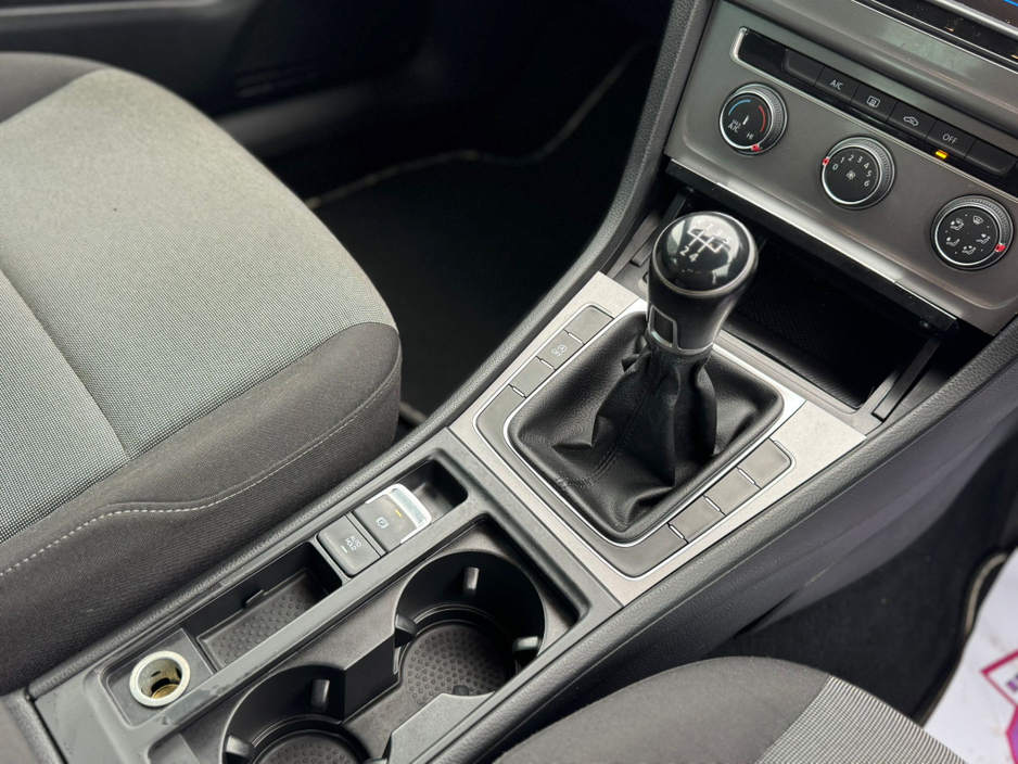 2017 Volkswagen Golf - image 21