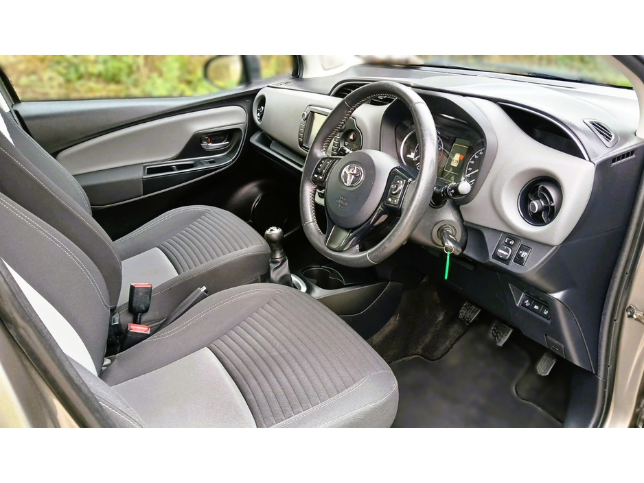 2020 Toyota Yaris - image 9