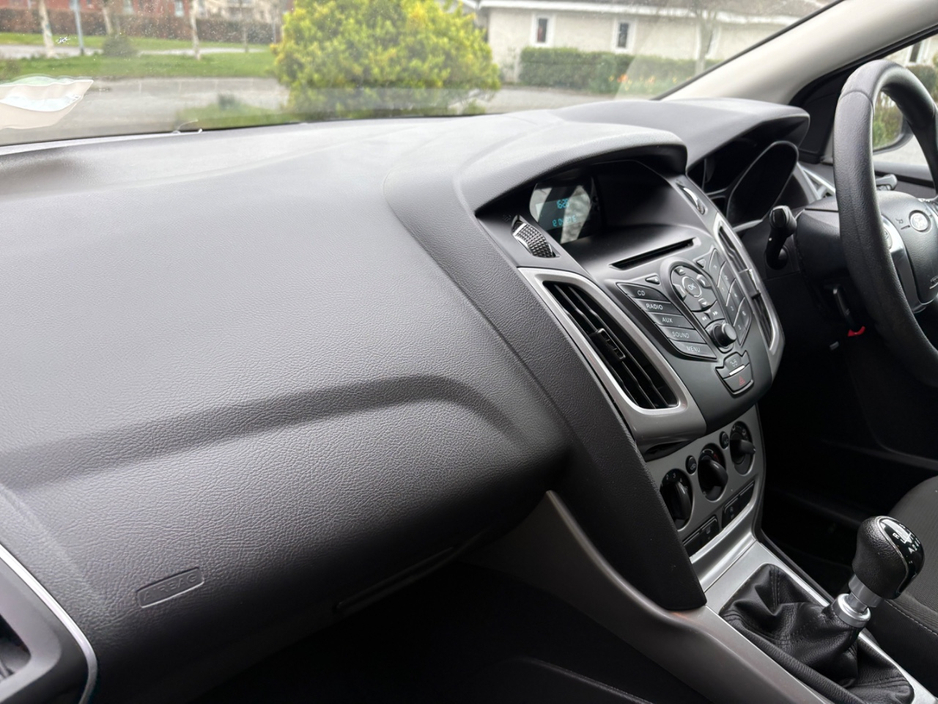 2014 Ford Focus - image 12