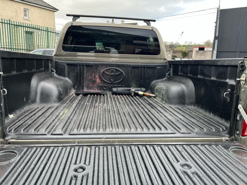 2025 Toyota Hilux - image 10