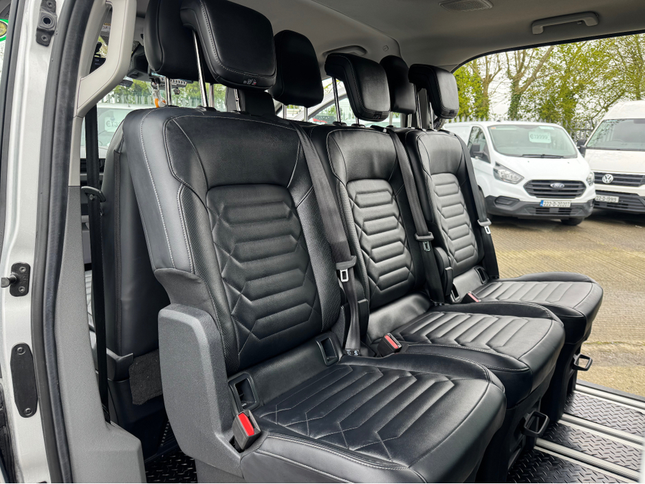 2025 Ford Tourneo Custom - image 11