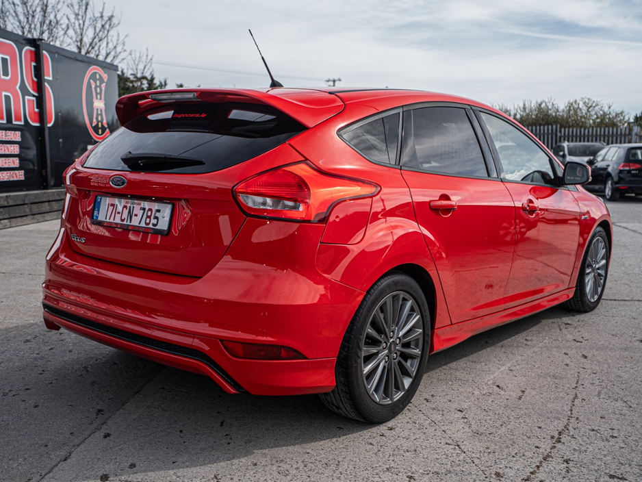 2017 Ford Focus - image 13