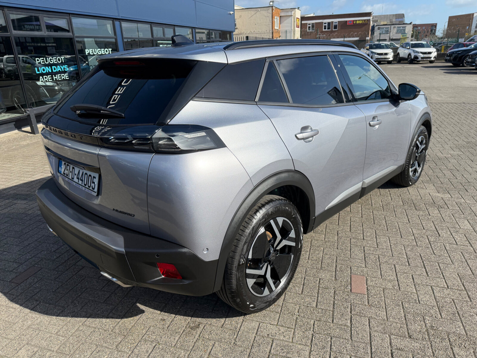 2025 Peugeot 2008 - image 4