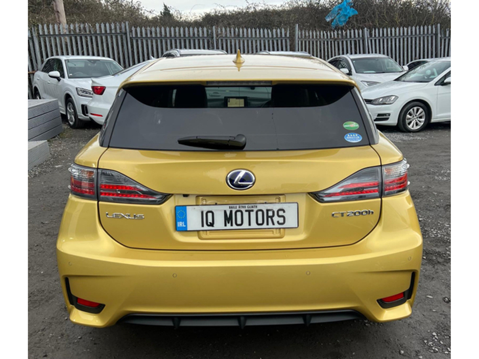 2015 Lexus CT 200 h - image 12