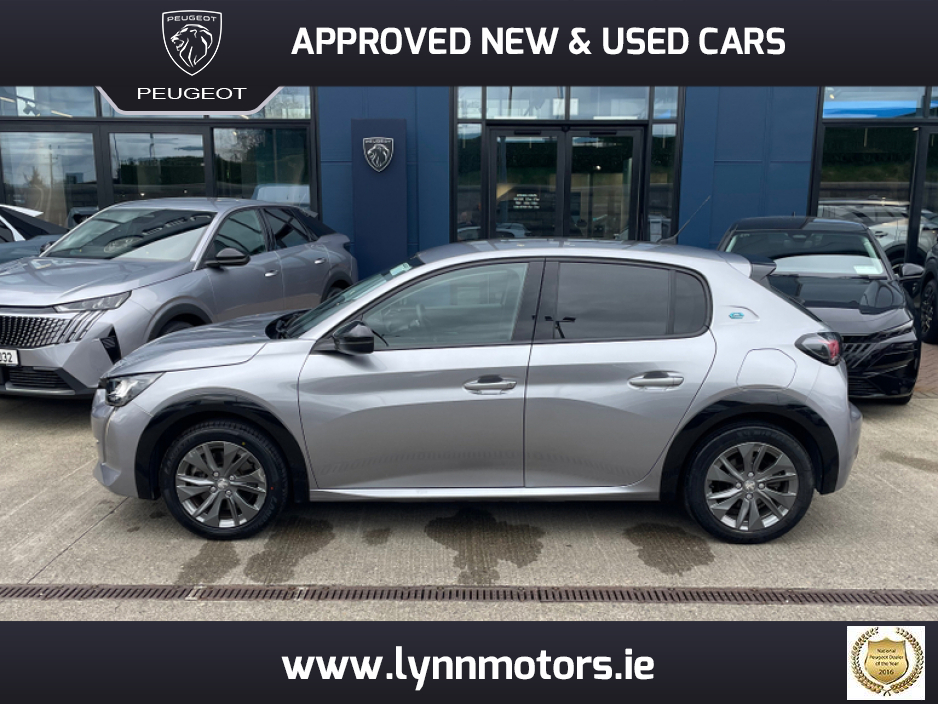 2023 Peugeot 208 - image 3