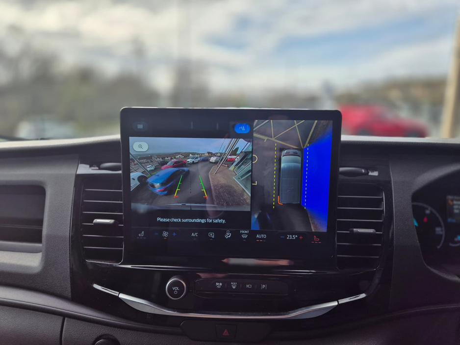 2025 Ford Transit - image 9