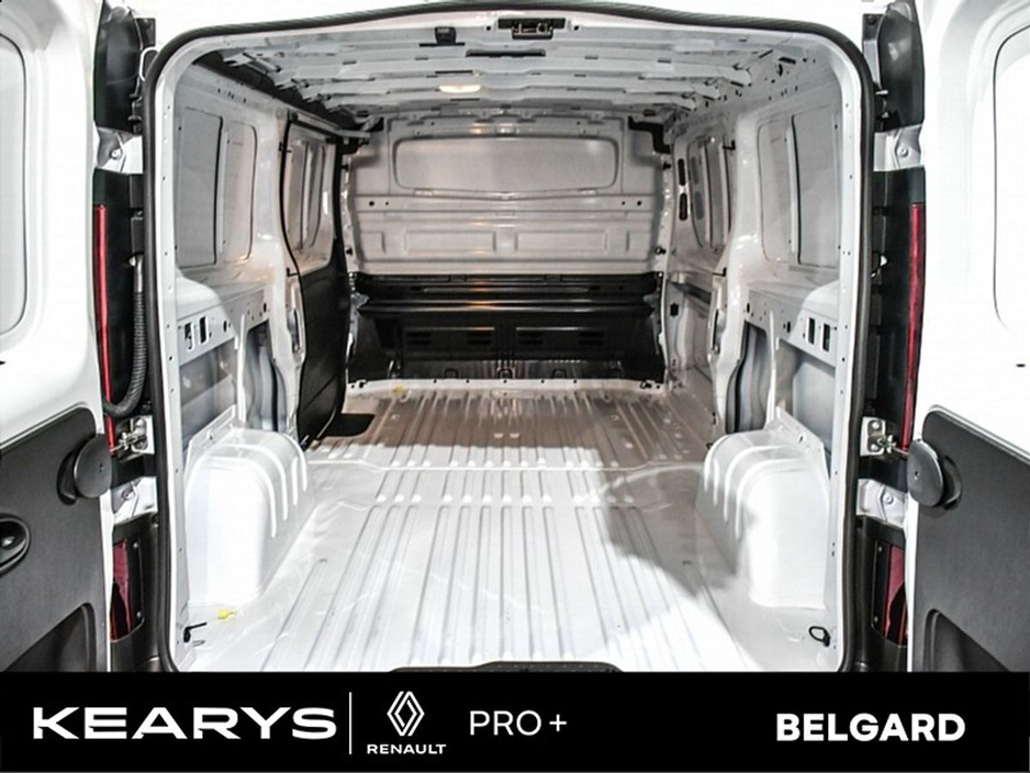 2025 Renault Trafic - image 5