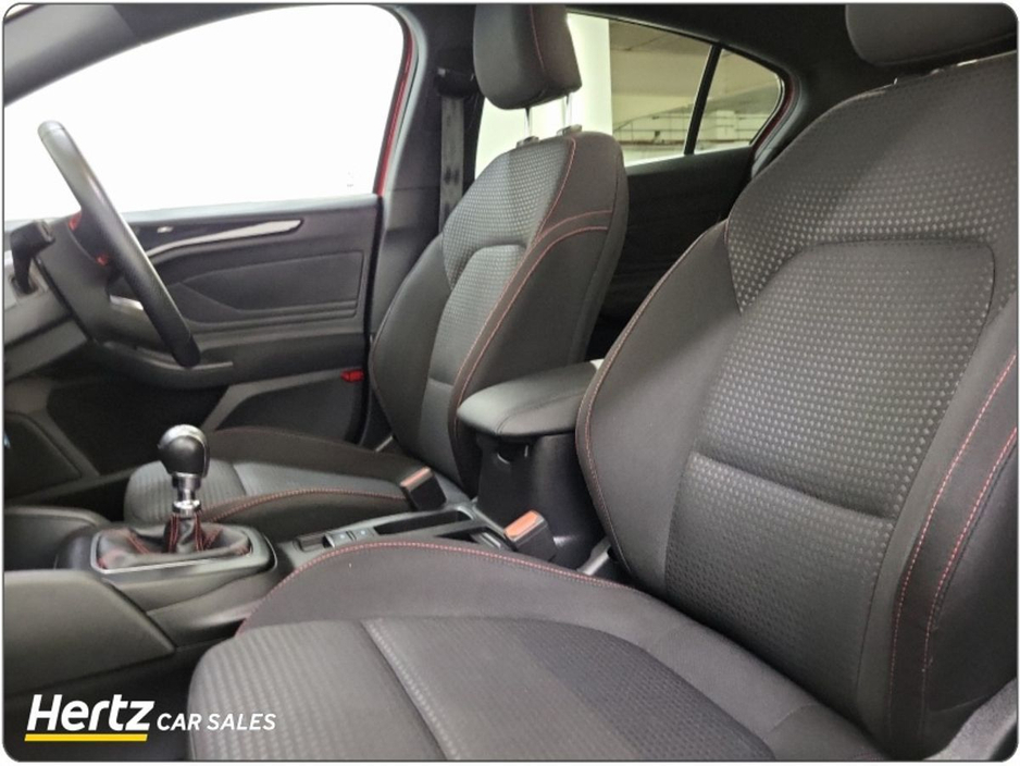 2023 Ford Focus - image 5