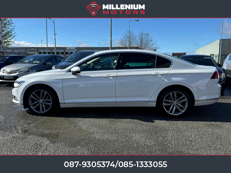 2016 Volkswagen Passat - image 5