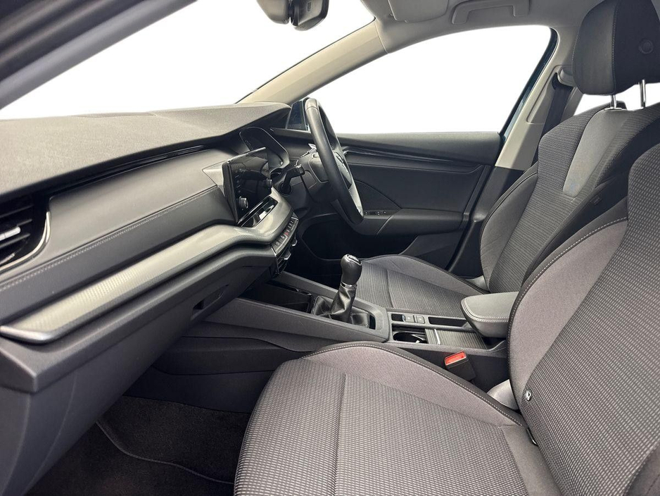 2024 Skoda Octavia - image 2