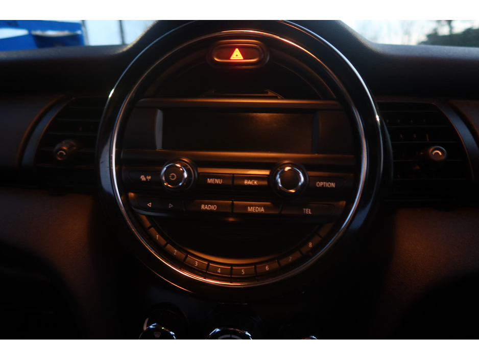 2015 MINI Hatch - image 28