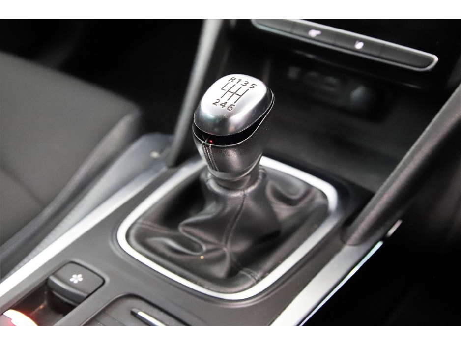 2021 Renault Megane - image 22