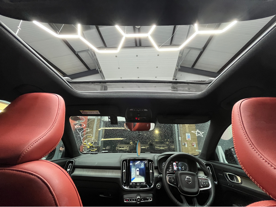 2020 Volvo XC40 €30950 2020 VOLVO XC40 RECHARGE PLUG-IN HYBRID T5 1.5 AUTOMATIC / CRUISE CONTROL / 360° PARKING CAMERA / ELECTRIC MEMORY & HEATED SEATS / HEATED STEERING WHEEL / PANORAMIC SUNROOF / HEATED REAR SEATS €30,950