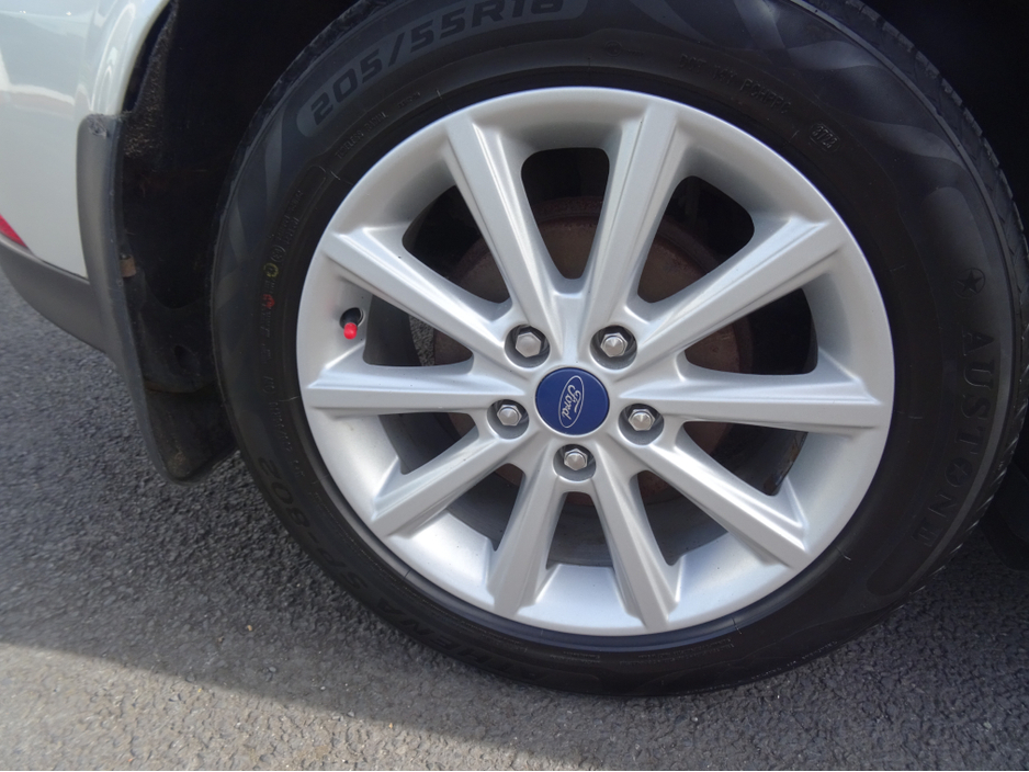 2017 Ford Focus - image 17