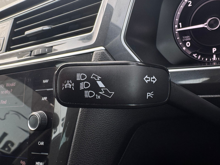 2018 Volkswagen Tiguan - image 29