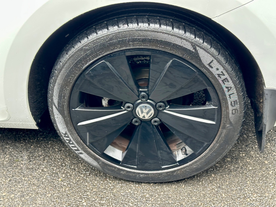 2016 Volkswagen Beetle - image 16