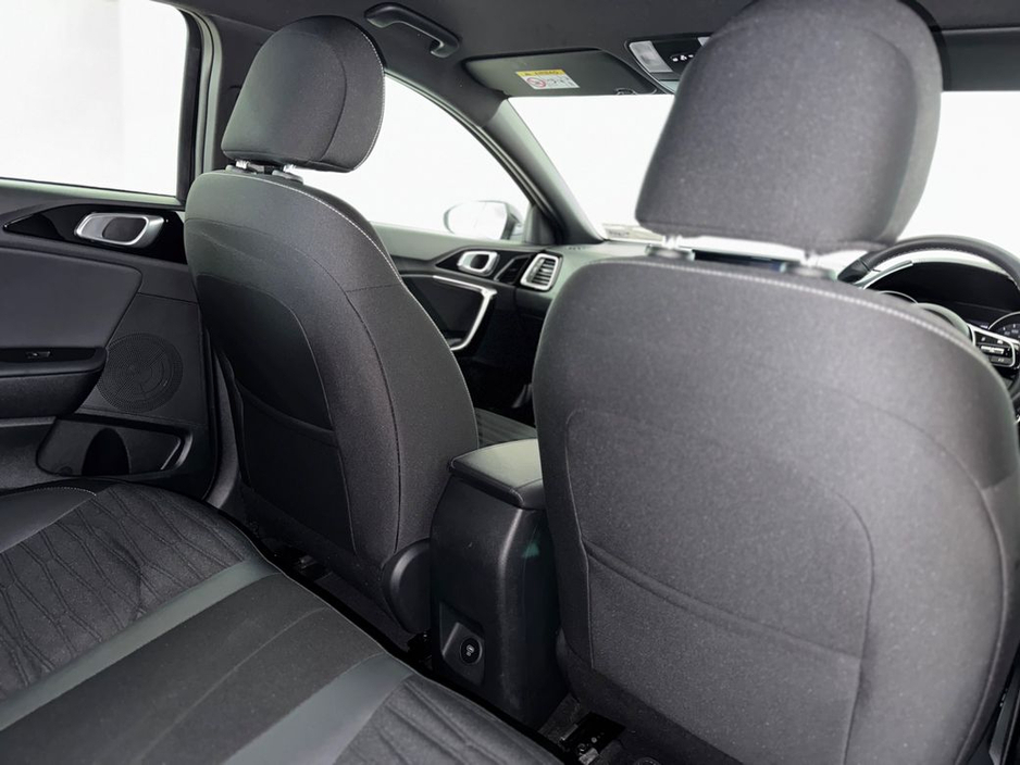 2025 Kia Ceed - image 6