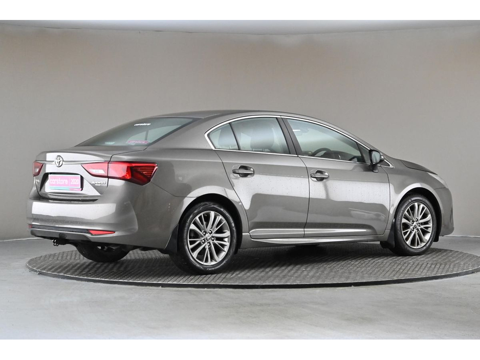 2017 Toyota Avensis - image 10