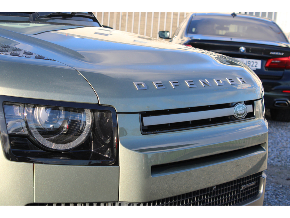 2022 Land Rover Defender - image 6