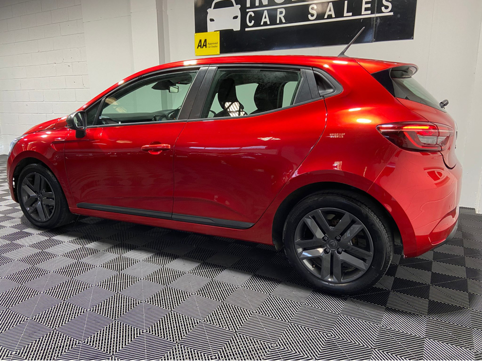 2022 Renault Clio - image 9