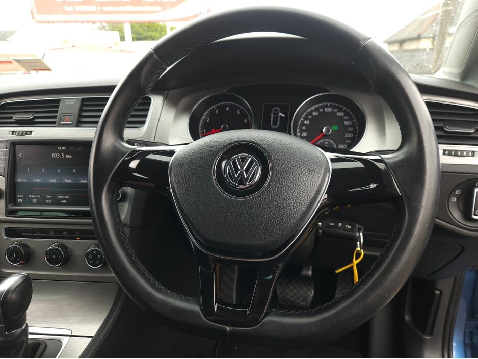 2014 Volkswagen Golf - image 9