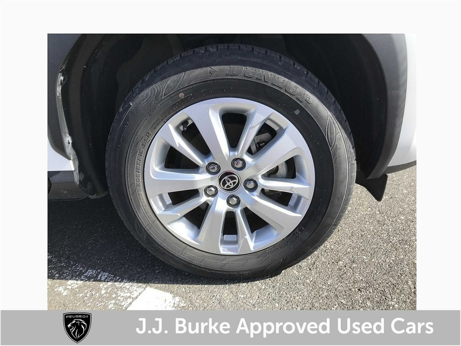 2024 Toyota Yaris - image 6