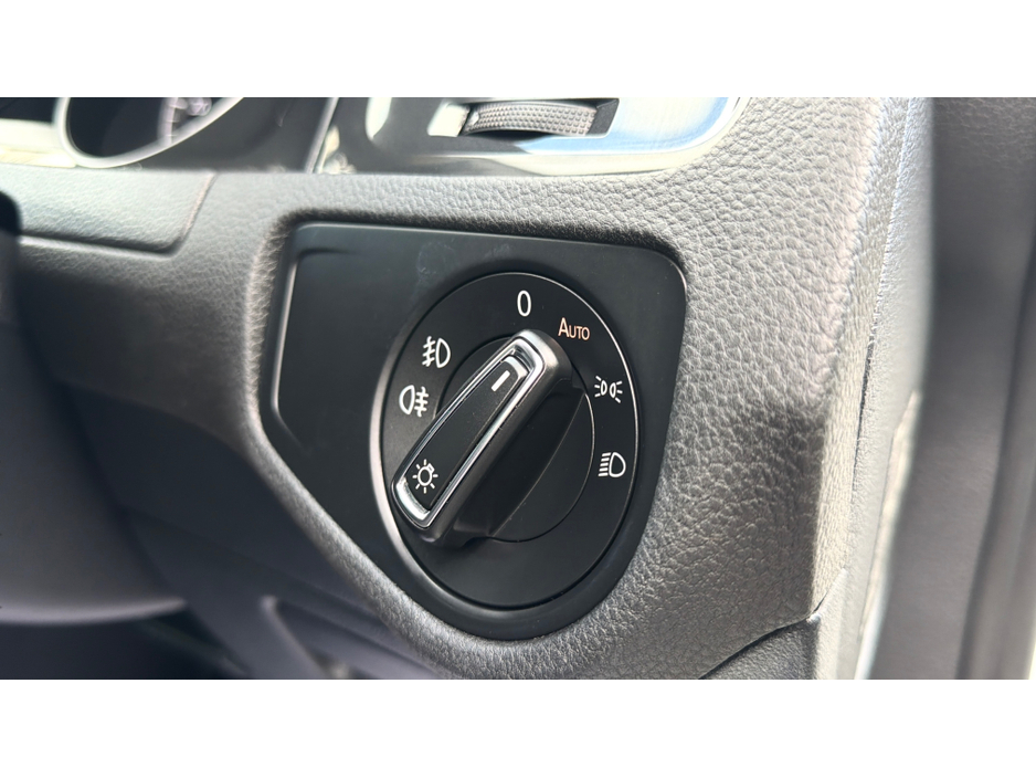 2017 Volkswagen Golf - image 13