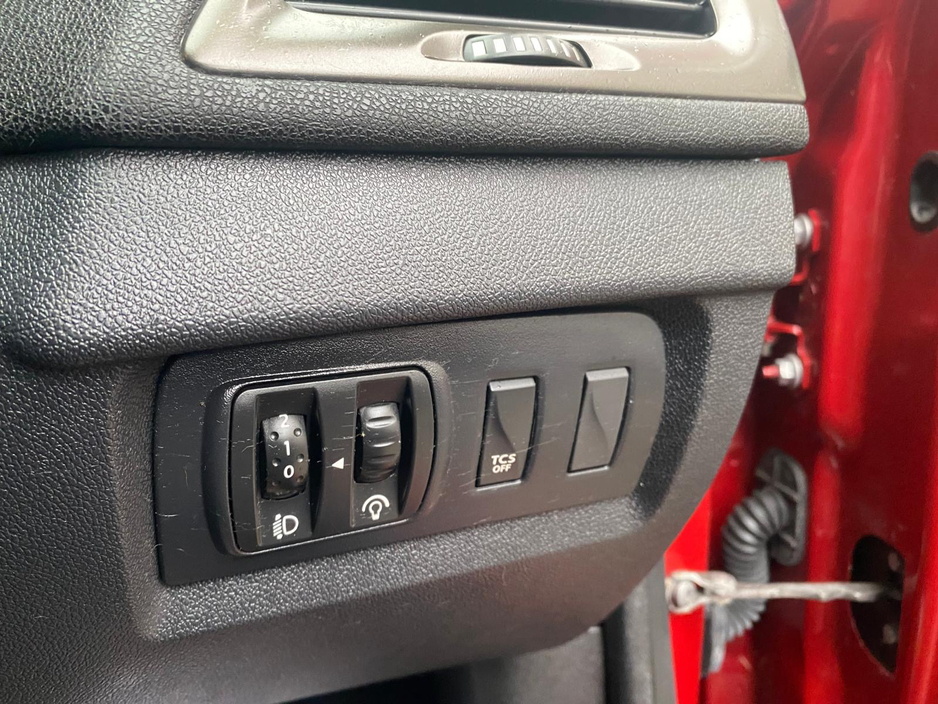 2015 Renault Fluence - image 24