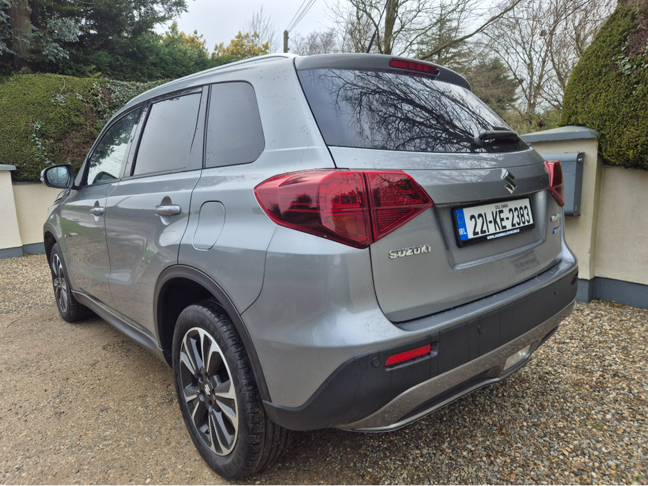2022 Suzuki Vitara - image 2