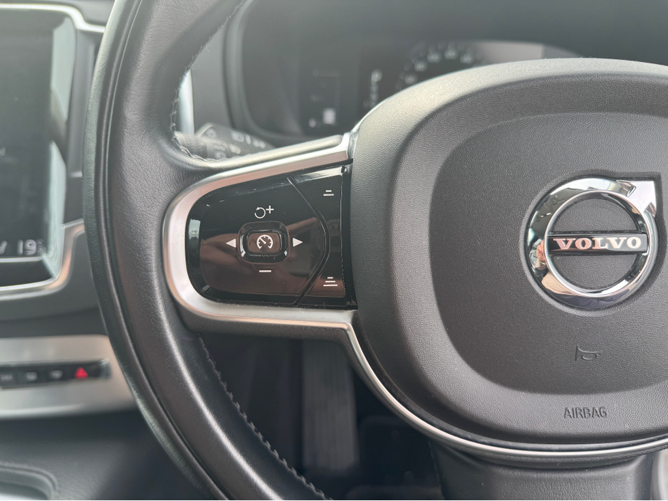 2019 Volvo XC90 - image 12