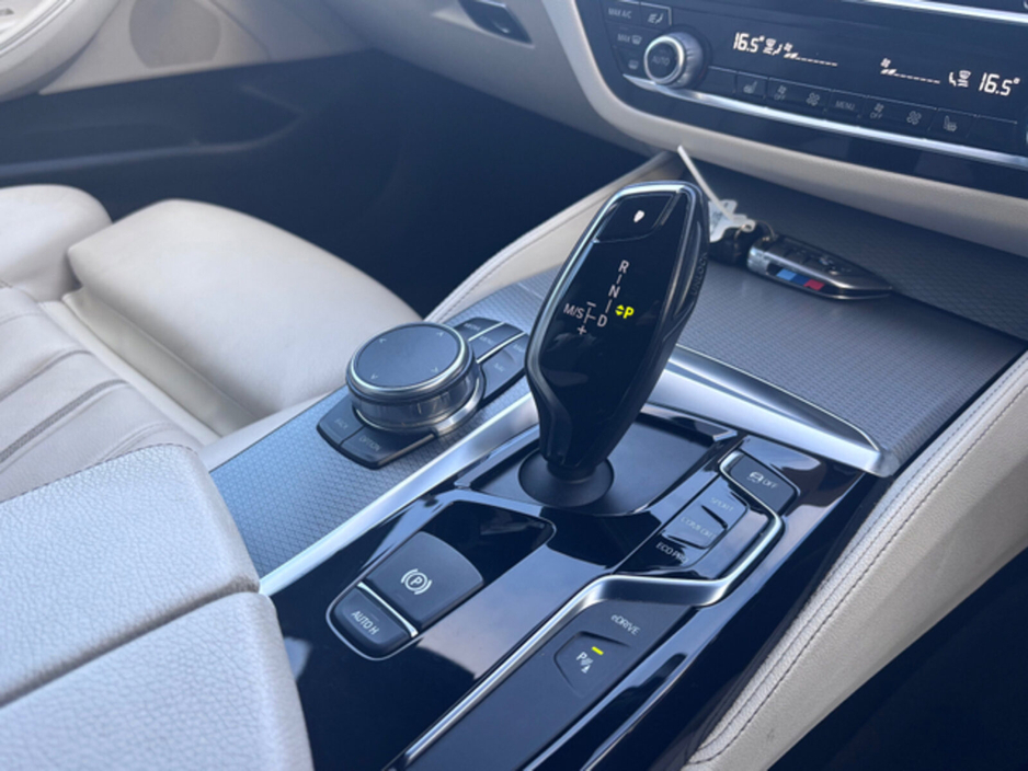 2017 BMW 5 Series 530E  M SPORT HYBRID // CREAM LEATHER INTERIOR // 292BHP €19,500