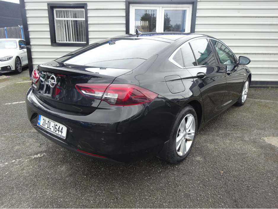 2021 Opel Insignia - image 7