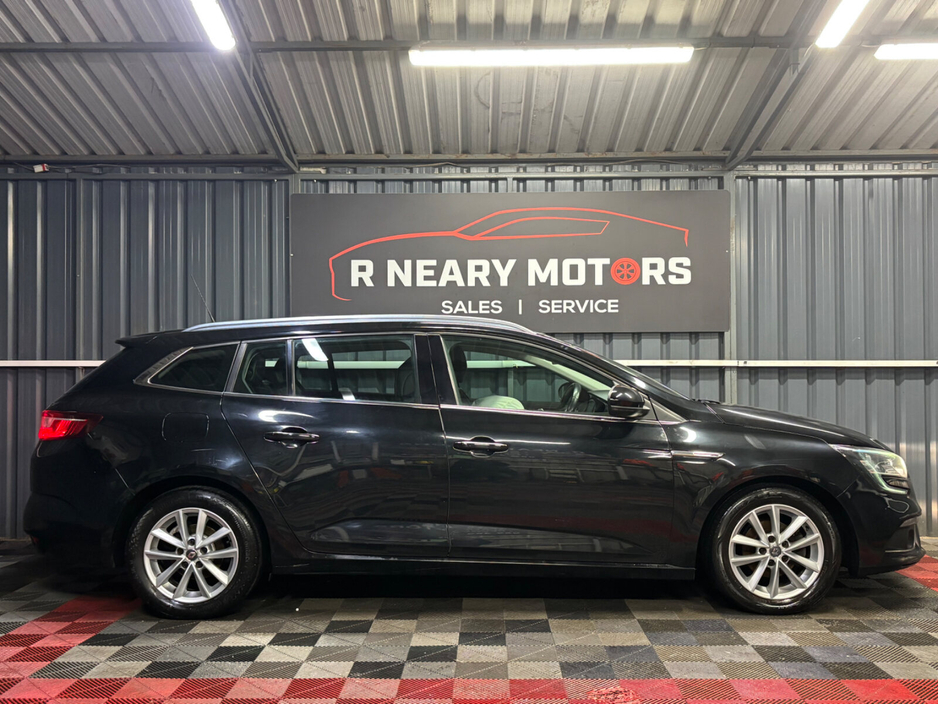 2017 Renault Megane - image 4