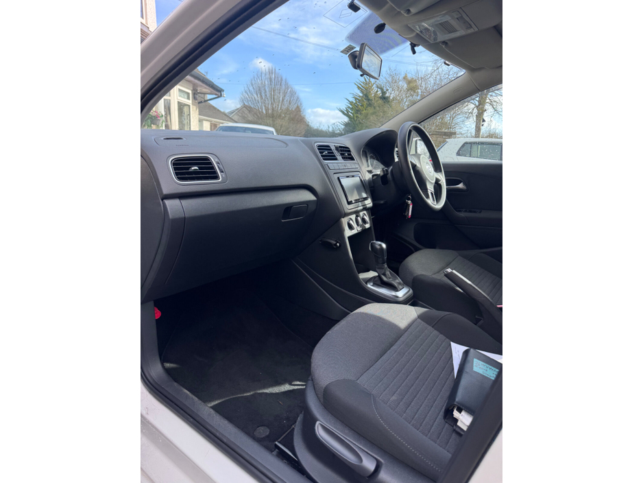 2011 Volkswagen Polo - image 13