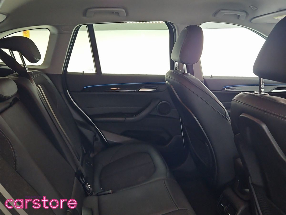 2022 BMW X1 - image 10