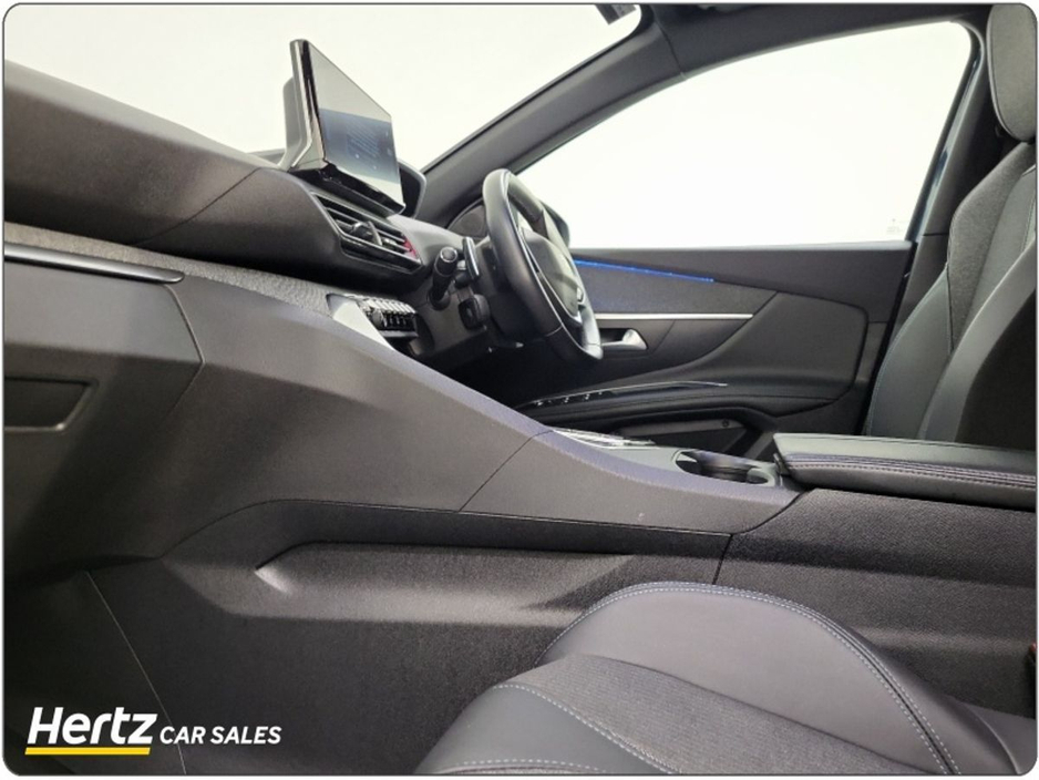 2023 Peugeot 3008 - image 4