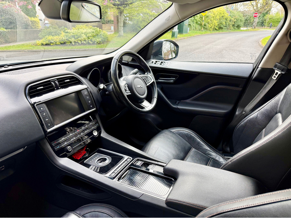 2018 Jaguar F-Pace - image 18