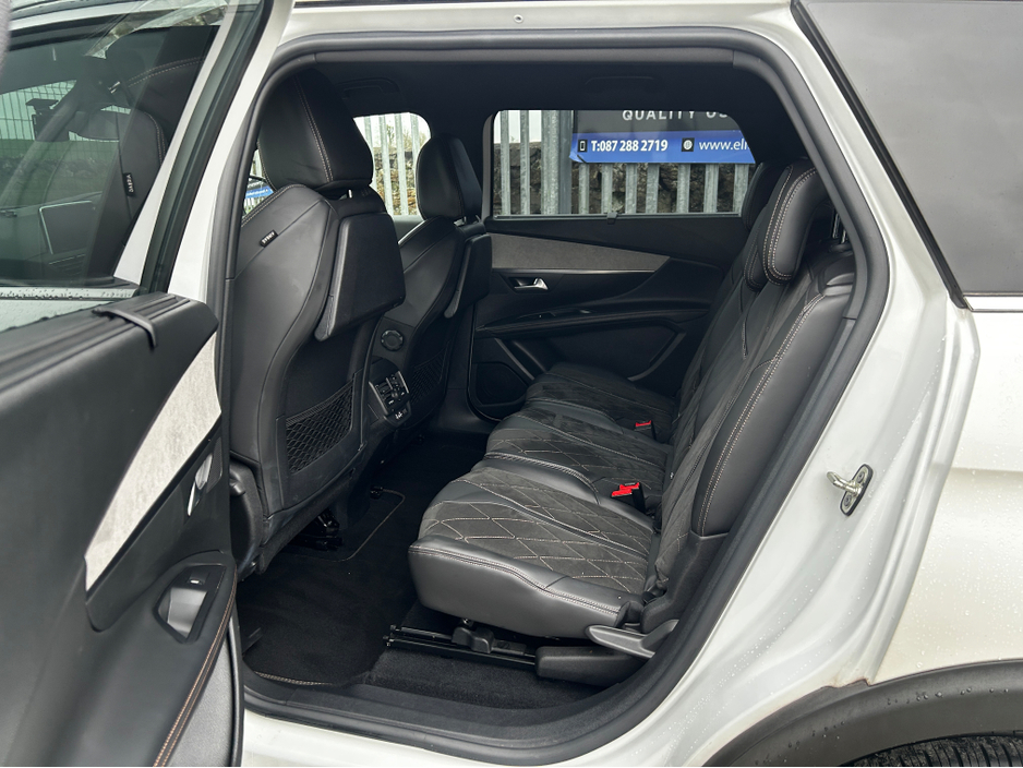 2018 Peugeot 5008 - image 12