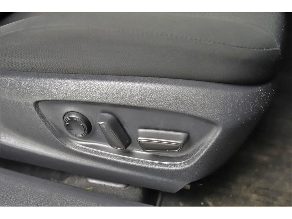 2017 Toyota Camry 2.5 HYBRID *PARK SENSORS*REVERSE CAM* €19,890