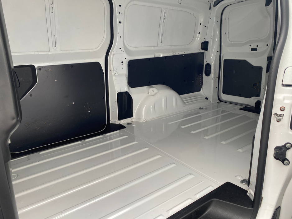2022 Citroen Dispatch - image 4