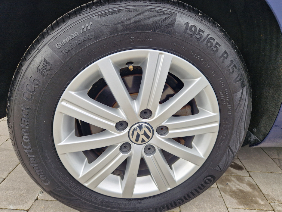 2012 Volkswagen Golf - image 19