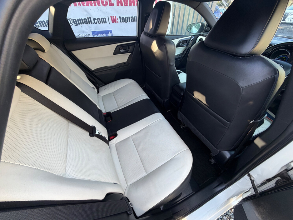 2016 Toyota Auris Hybrid €12,999