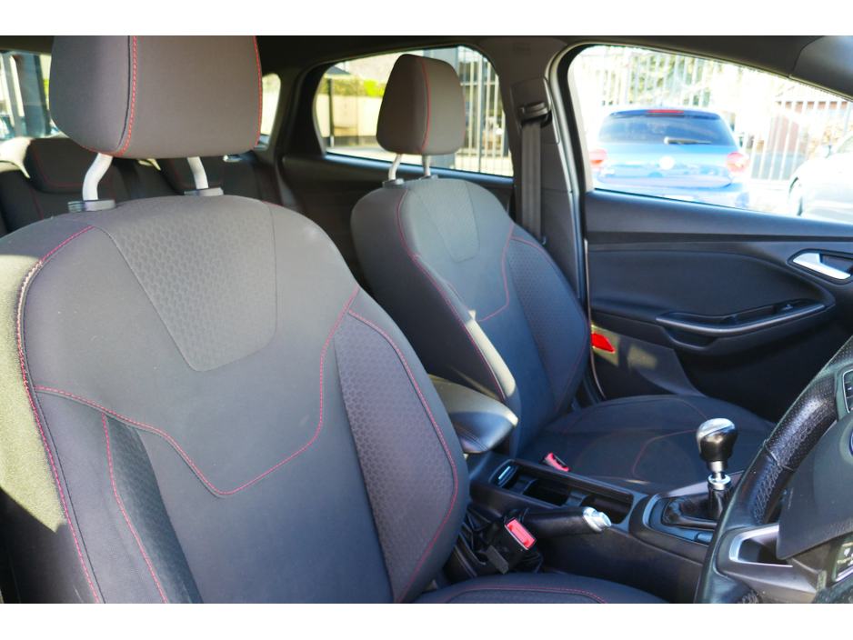 2018 Ford Focus - image 16