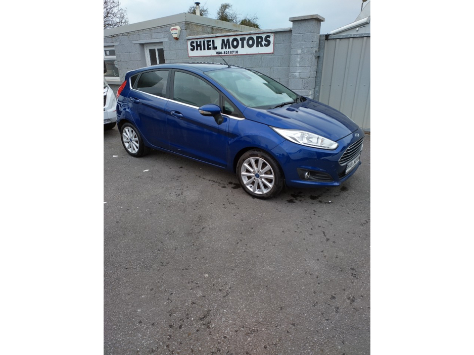 2016 Ford Fiesta - image 2